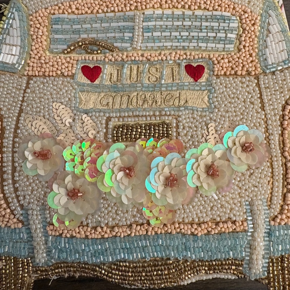 VIRAL Beaded Bridal Bag w/ gold chain & “Just Married”  Handcrafted in India NWT - Picture 3 of 8